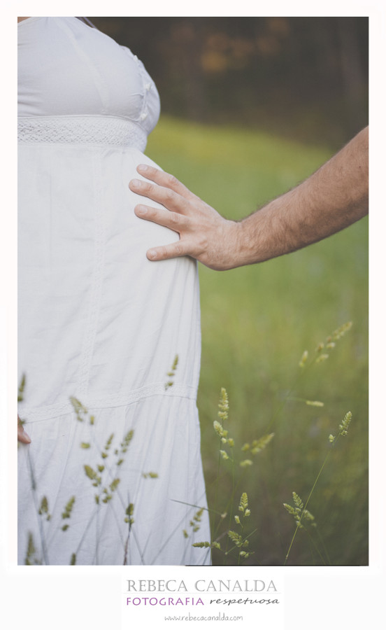 Embarazo fotografia exterior mano