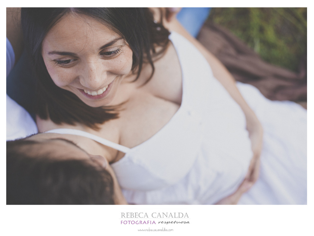 Embarazo fotografia exterior mirada