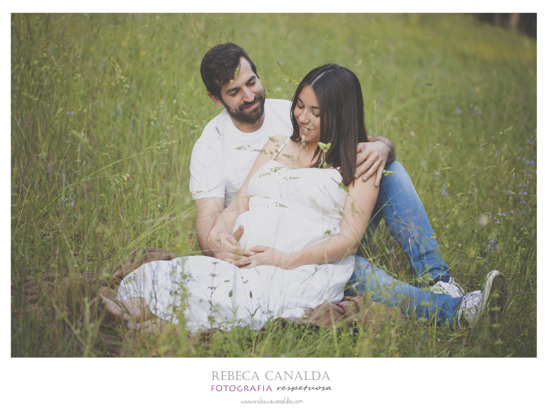 Embarazo fotografia exterior pareja